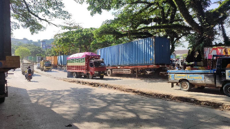 Banyak Kendaraan Parkir di Bahu Jalan, Komisi I Minta Dishub Turun Tangan
