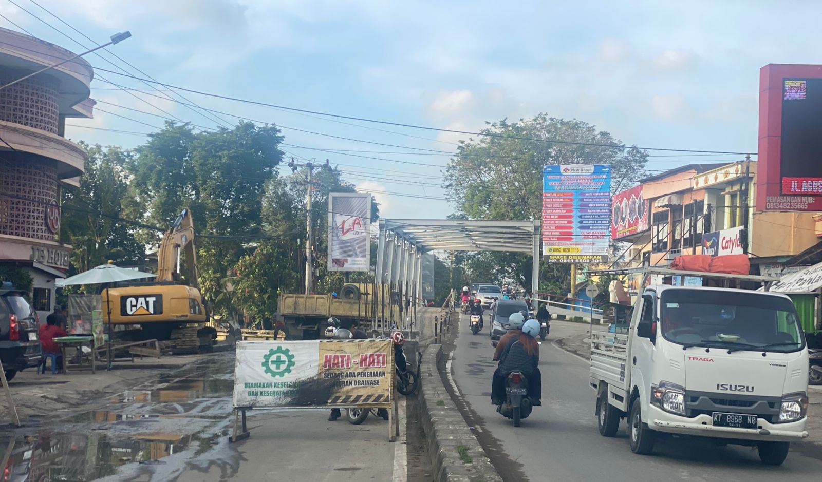 Pedagang Kaki Lima Keluhkan Perbaikan Drainase yang Tak Kunjung Usai