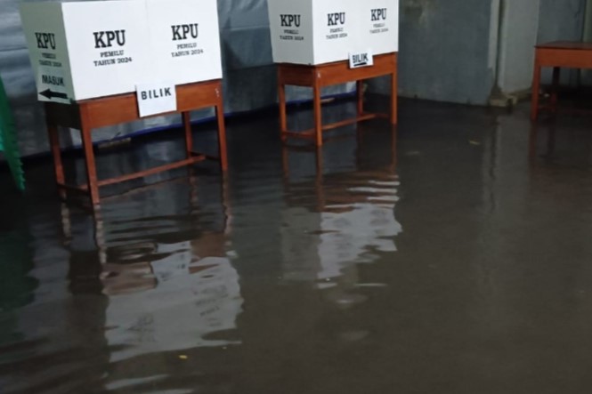 Sejumlah TPS di Jakarta Terendam Banjir, Termasuk di Belakang Kantor KPU