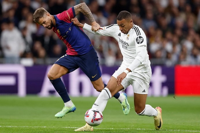 Real Madrid Terbantai 0-4 di Kandang, Jebakan Offside Barcelona Sukses Redam Mbappe