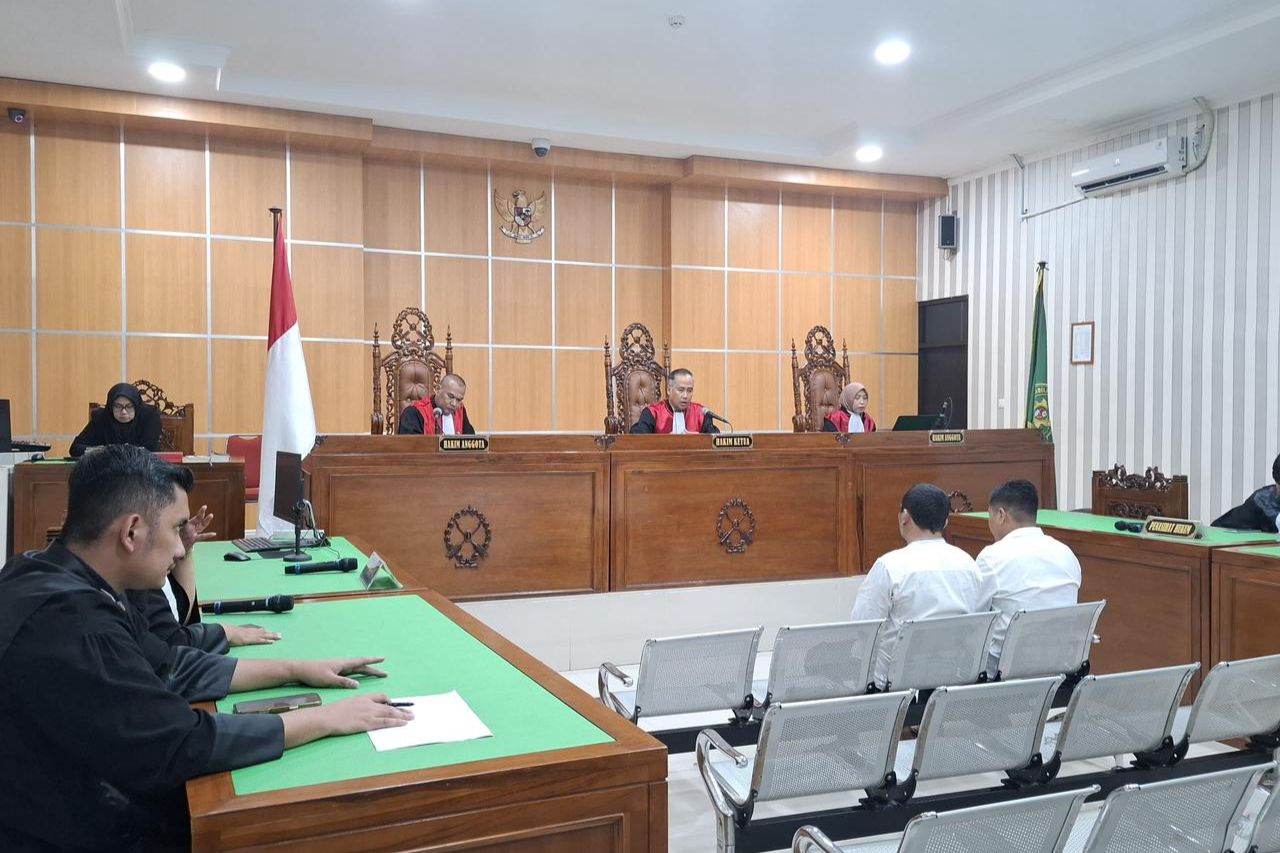 3 Terdakwa Kasus Bom Molotov Divonis 8 Bulan 10 Hari Penjara, Tak Ajukan Banding