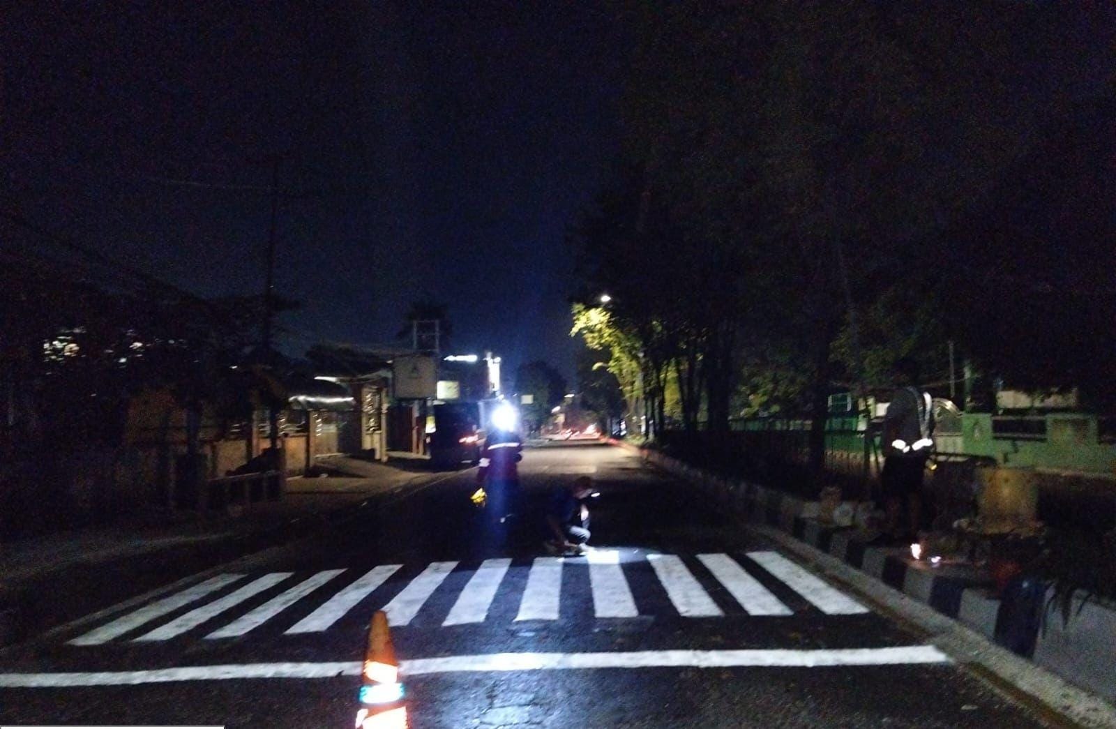 Pembuatan Zebra Cross di Jalan Juanda Selesai Dilakukan, Rambu Pendukung Segera Terpasang