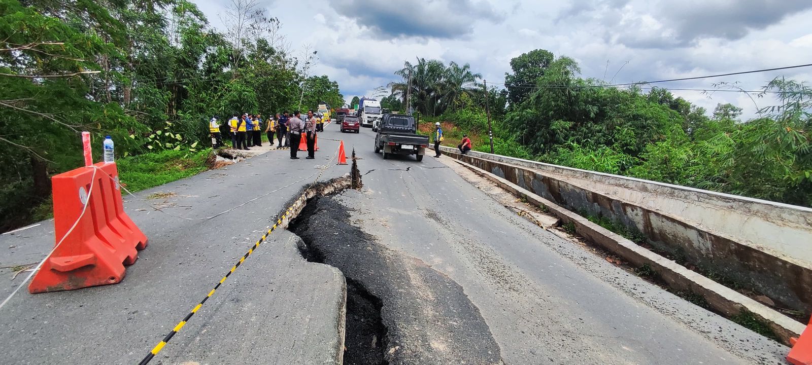 Ruas Jalan Nasional Semoi Dua – Km 38 Samboja Amblas, BBPJN Kaltim Lakukan Penanganan Cepat  