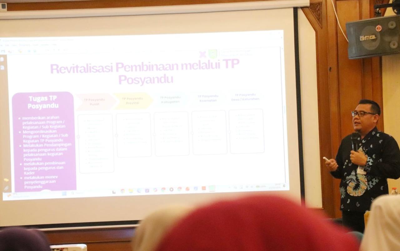Bimtek Diskes, DPMD Kukar Sampaikan Implementasi Posyandu Transformasi 6 SPM
