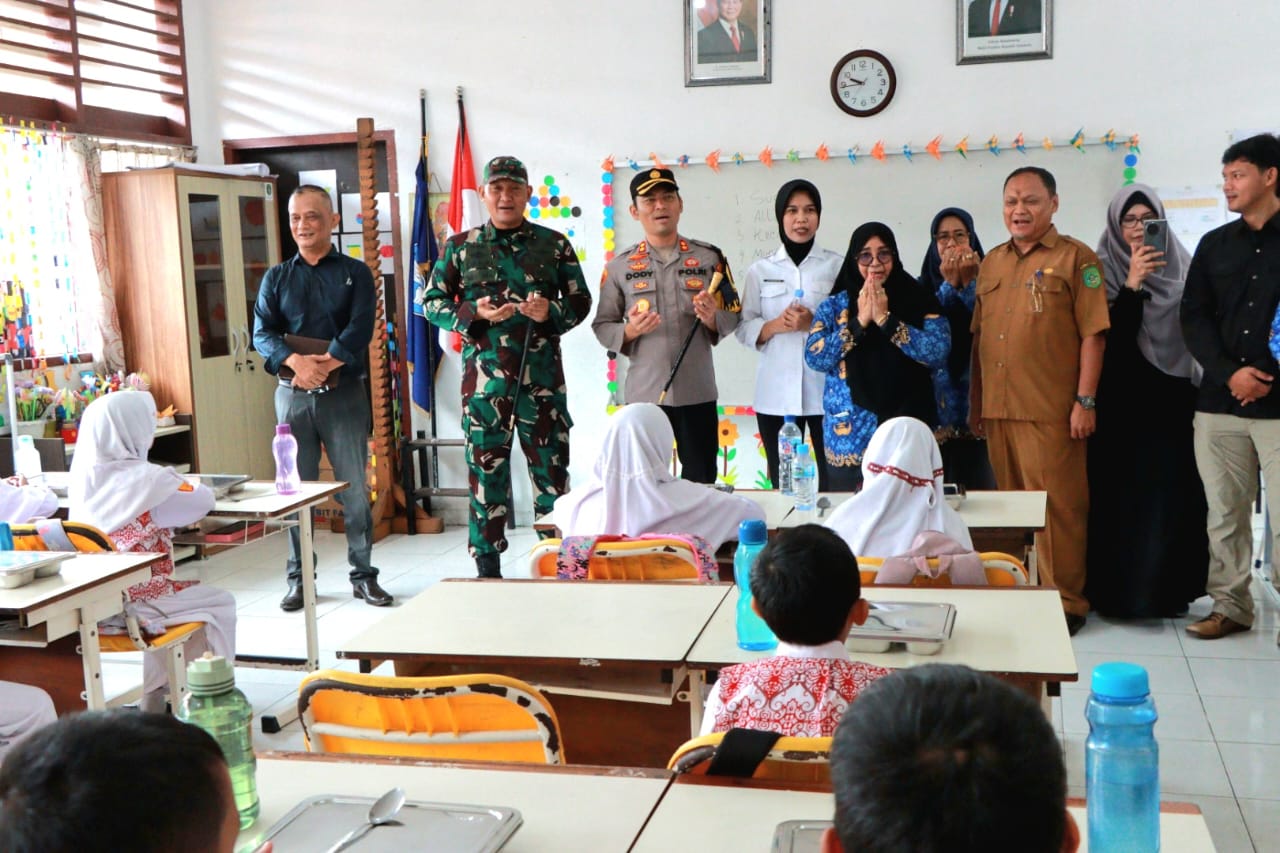 Program MBG: 1.400 Porsi Makanan Dibagikan untuk Tiga Sekolah di Tenggarong