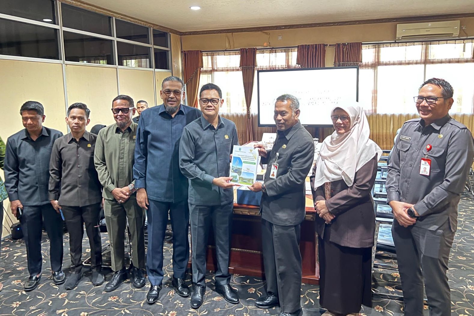 DPRD Paser Terima Rancangan KUA-PPAS, Proyeksi APBD 2027 Rp3,121 Triliun