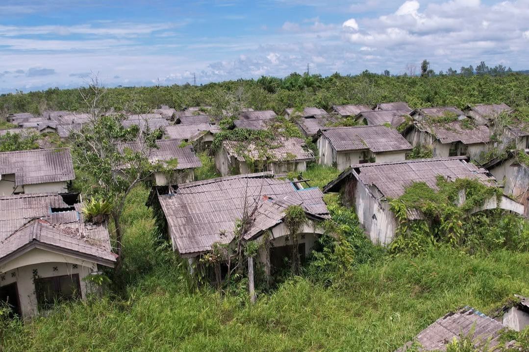 Terbengkalai Belasan Tahun, 2 Perumahan KORPRI di Kutim Nyaris Ditelan Semak Belukar