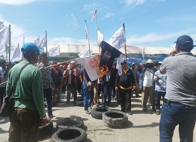 Warga Tuntut Kejelasan Lahan Dampak Pembangunan Bandara VVIP dan Tol IKN, Kaos Bupati dan Wabup PPU Dibakar