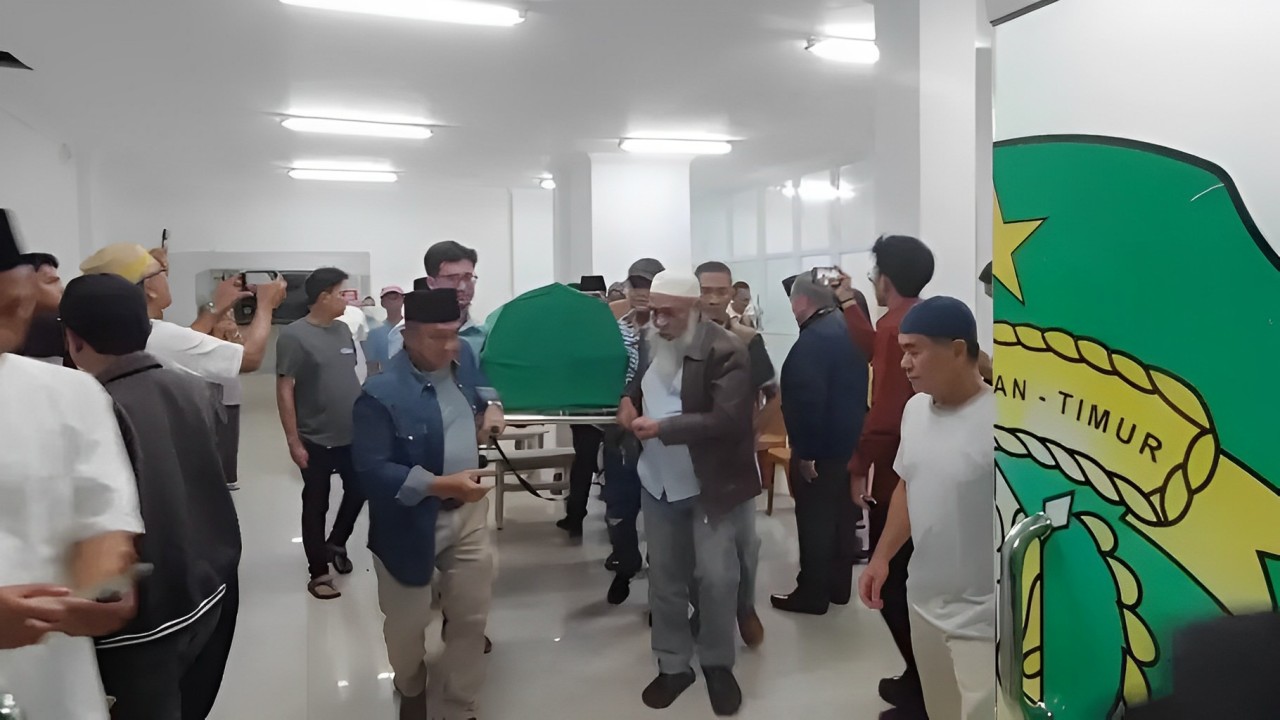 Awang Faroek Ishak Tutup Usia, Akan Dikebumikan di Makam Keluarga Kelambu Kuning