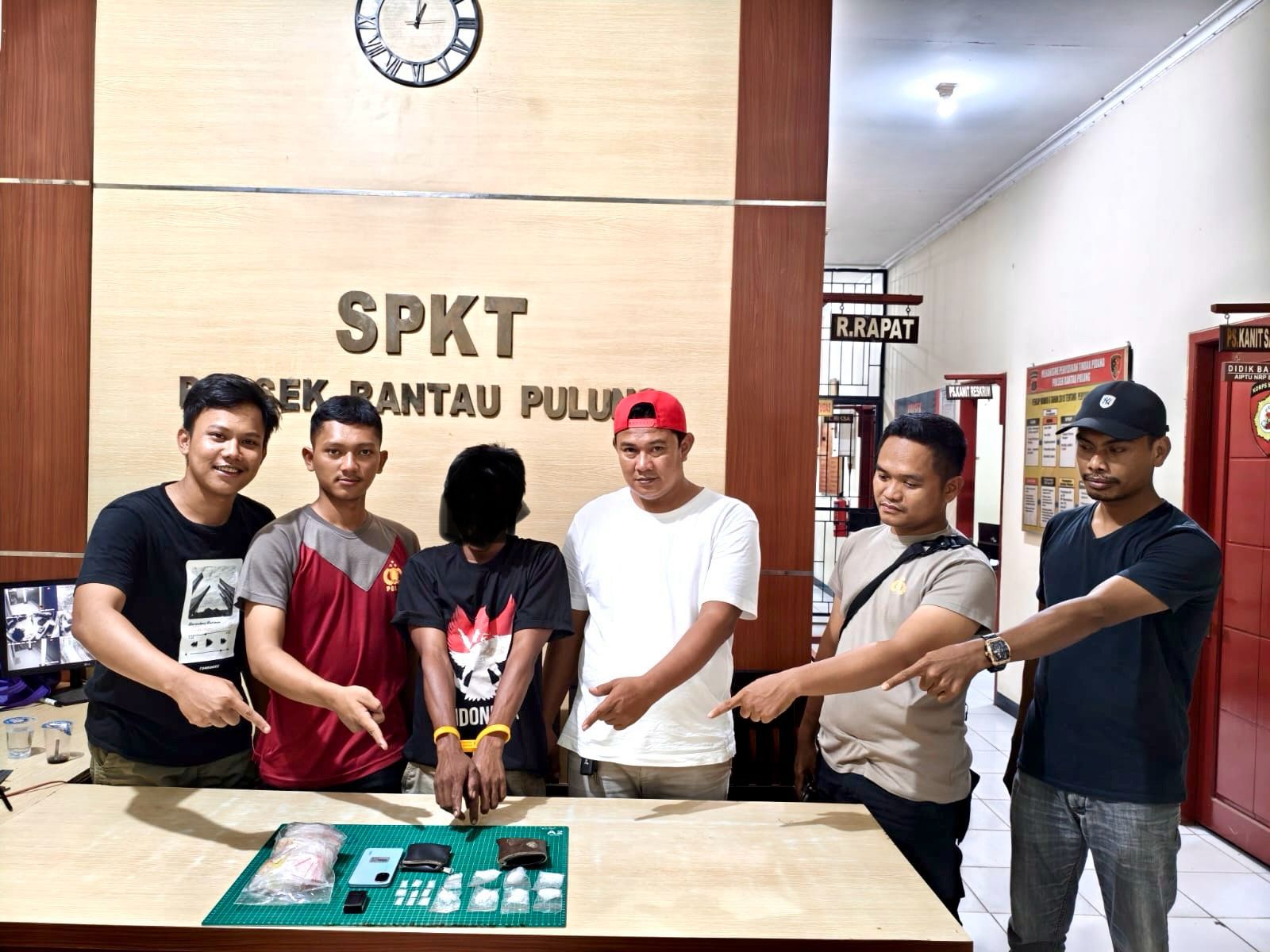 Polsek Rantau Pulung Tangkap Pengedar Sabu di Kediamannya 
