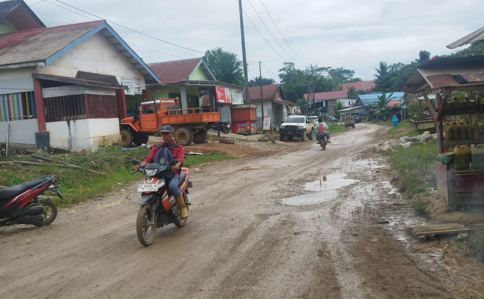 Segera Lakukan Perbaikan, Seno Aji: Jalan Sotek PPU - Bongan Kubar Hancur
