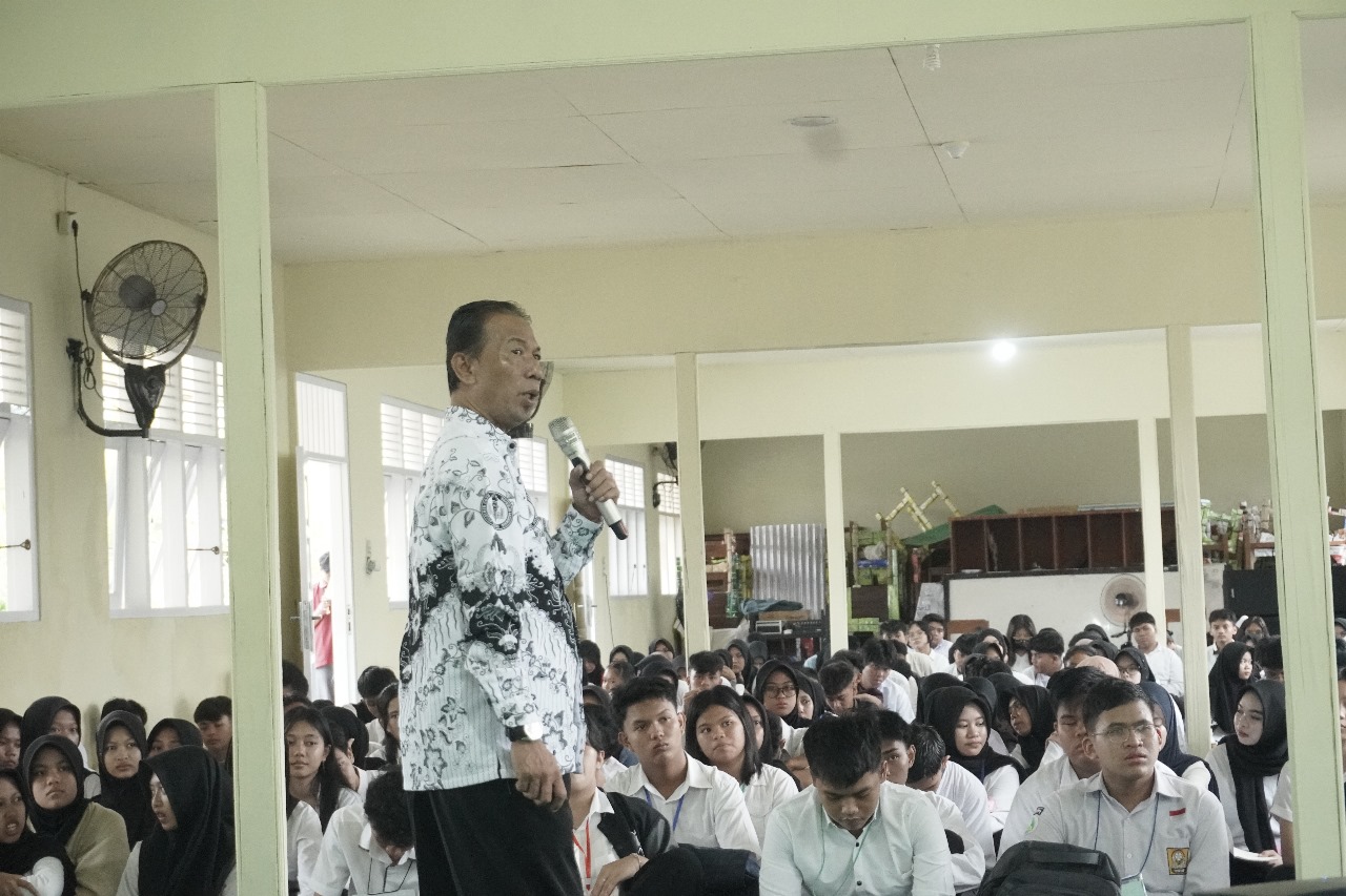 Kenalkan Lngkungan Sekolah, SMK Putra Bangsa Bontang Berikan Pendidikan Karakter
