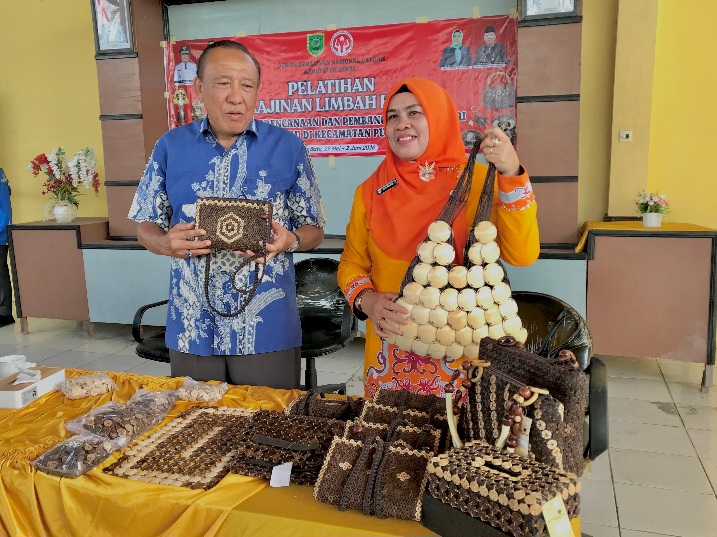 Warga Derawan Dilatih Manfaatkan Limbah Kelapa jadi Produk Bernilai 