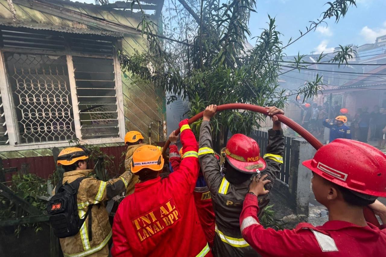 Empat Rumah Hangus dan 25 Warga Terdampak Kebakaran di Karang Jati Balikpapan