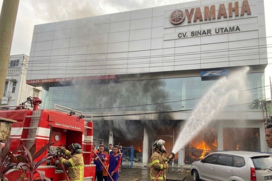 Dealer Yamaha Antasari Samarinda Terbakar, 3 Unit Motor Hangus dan Belasan Lainnya Terdampak
