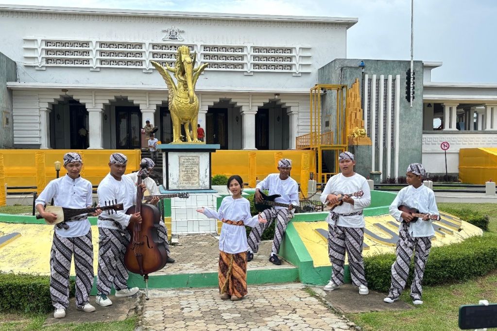 Cerita Keluarga Ahmad Sofyan, Penjaga Tingkilan Generasi ke-5, Wariskan Lagu Erau Tenggarong