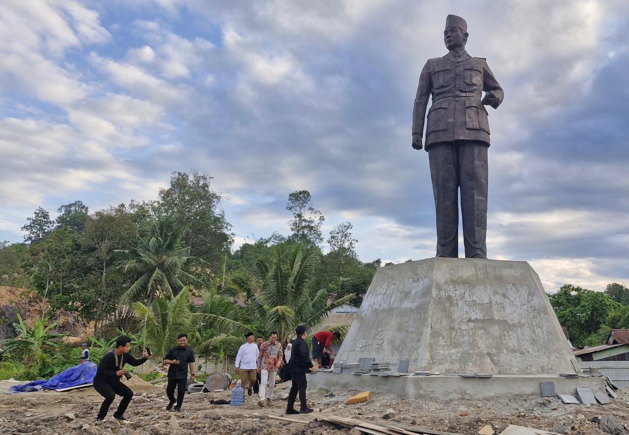 Safari Ramadan di Sangasanga, Rendi Kunjungi Monumen Patung Bung Karno