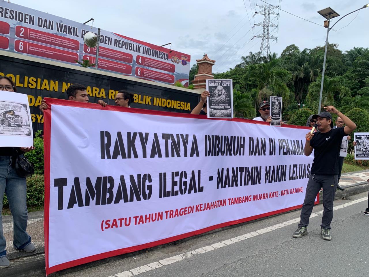  Aktivis dan Pengacara Aksi depan Kantor Polda Kaltim, Sorot Penanganan Kasus Misran Toni di Paser 