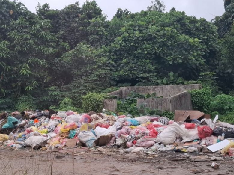 Warga Buang Sembarangan, Sampah Jarang Diangkut