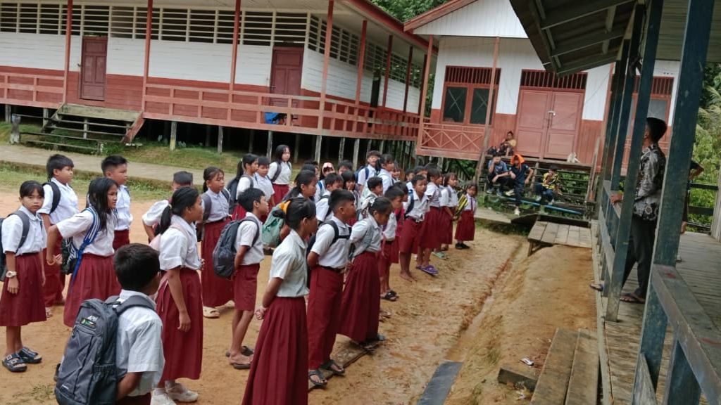 Sekolah di Perbatasan Mahulu: Guru dan Fasilitas Kurang,  Listrik hingga Foto Presiden Belum Ada