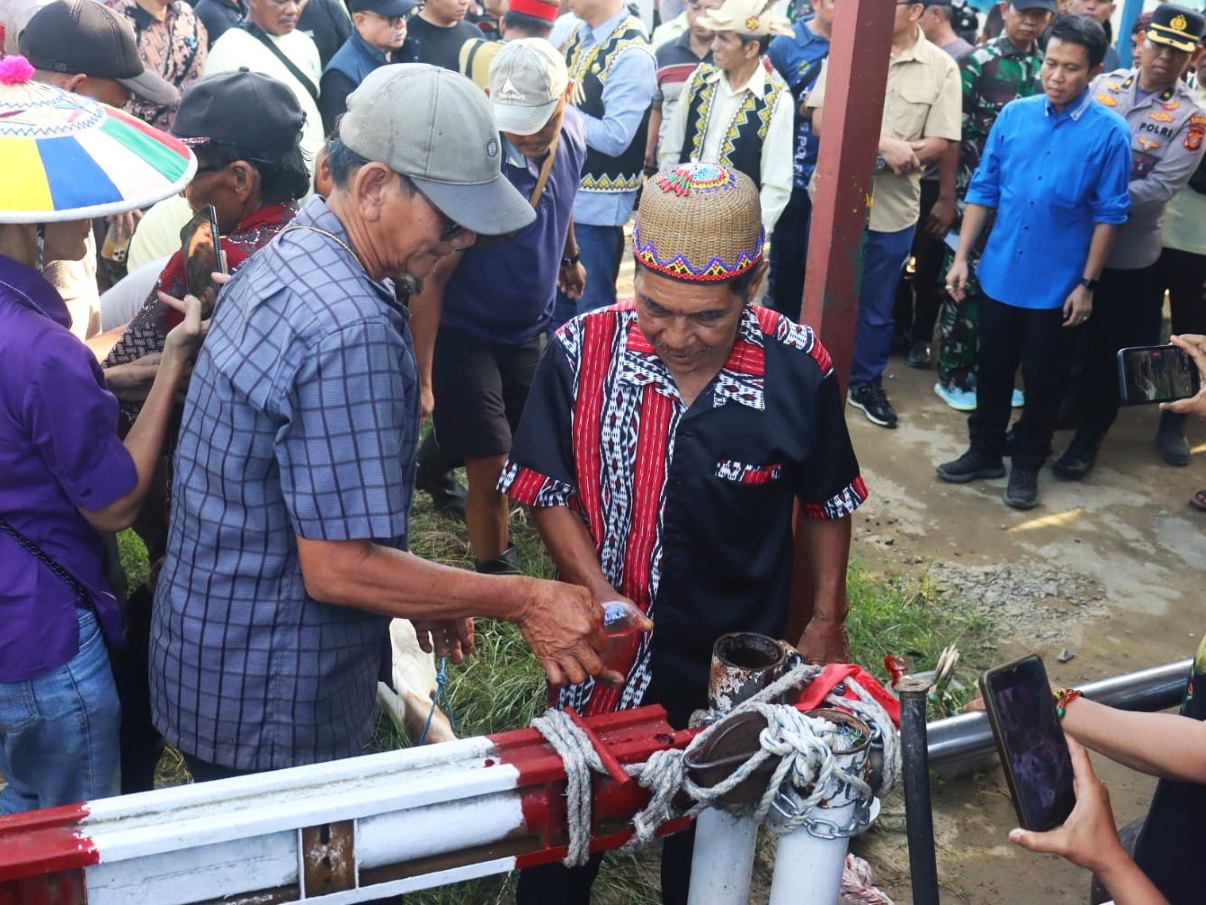 Portal PT BDAM Akhirnya Dibuka Melalui Prosesi Adat, Disaksikan DAD Kaltim dan Forkopimda
