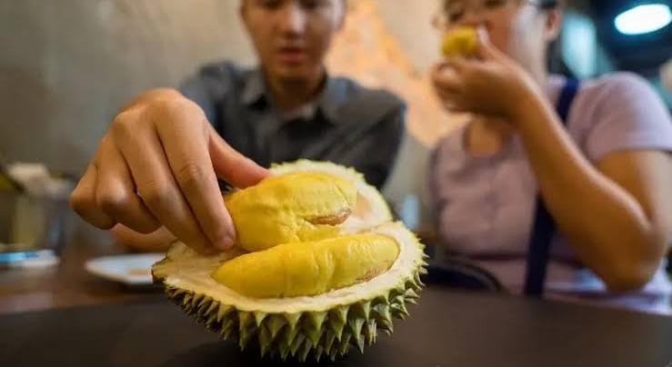 Waspada 8 Dampak Buruk Kesehatan jika Konsumsi Durian Secara Berlebihan