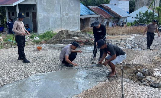 Kerusakan Jalan Riduan Suwidi Tanah Grogot Diperbaiki Secara Gotong Royong 