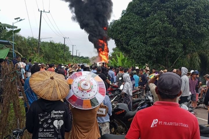 Kecelakaan Maut di Tabang Picu Pembakaran Bus dan Penutupan Jalan Hauling