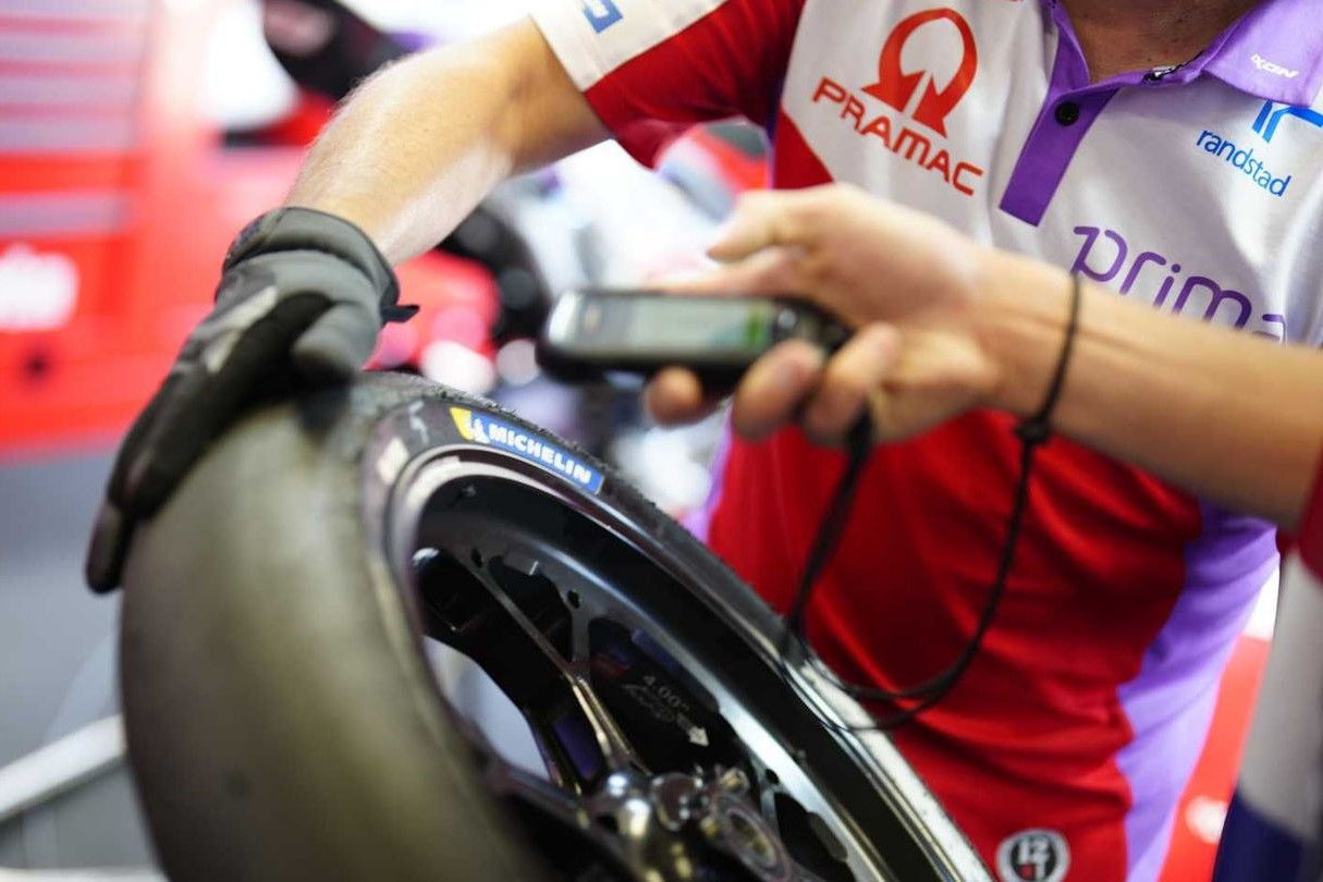 Meskipun Jadi Kontroversi, Para Pembalap Top MotoGP Kompak Dukung Aturan Tekanan Ban