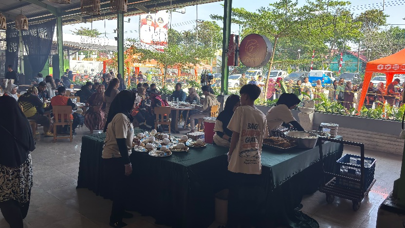 1000 Bandeng Gratis Torani Beach Stalkuda Diserbu Warga, Ludes dalam Satu Jam
