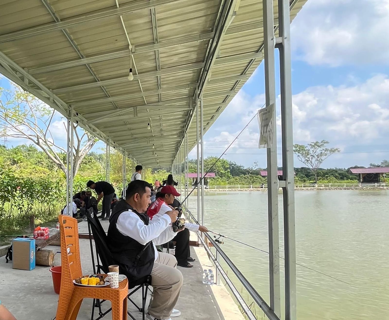 Sambil Mancing, Bupati PPU Paparkan Target Penyediaan Layanan Air Bersih 