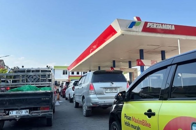 Antrean BBM Mengular di SPBU, Rudy dan Seno Desak Pertamina Tambah Pasokan 