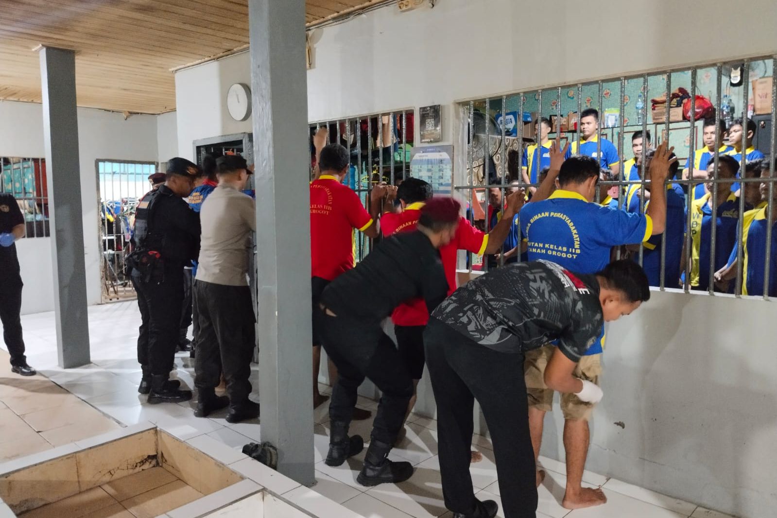 Razia Dini Hari di Blok Hunian Rutan Tanah Grogot, Petugas Temukan Palu dan Pisau