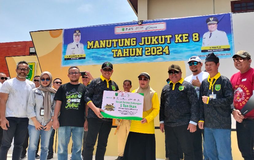 Dukung Pelaksanaan Pesta Budaya, PT Berau Coal Berikan Bantuan 1 Ton Ikan dan Arang