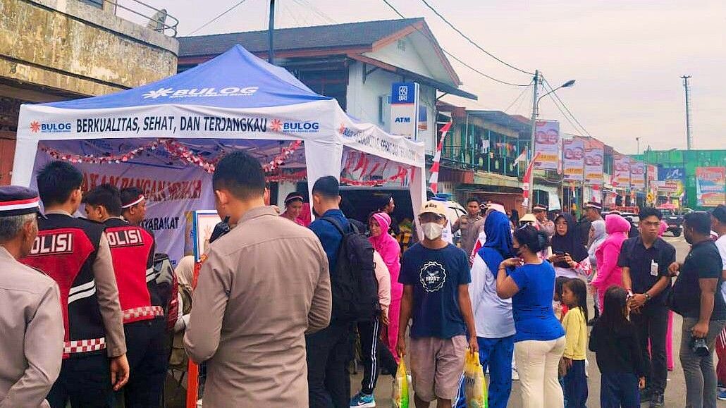 2 Ton Beras SPHP Ludes dalam 3 Jam saat Polres Berau dan Bulog Gelar Pasar Murah