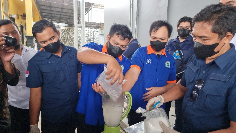 BNNP Kaltim Musnahkan 4,5 Kg Sabu, Tangkap Kurir Asal Malaysia dan Aceh