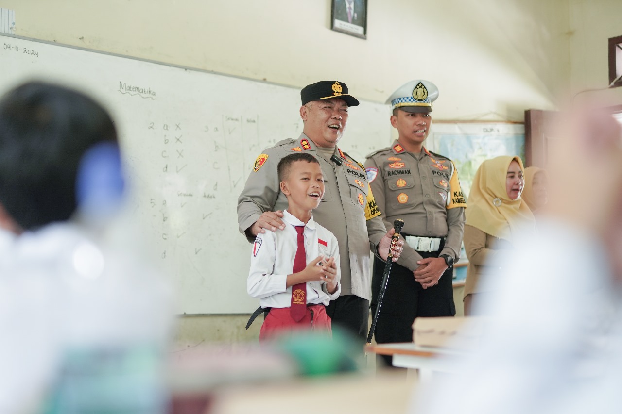 Polres Kukar Dukung Program Nasional dengan Berbagi Gizi untuk Siswa Sekolah Dasar