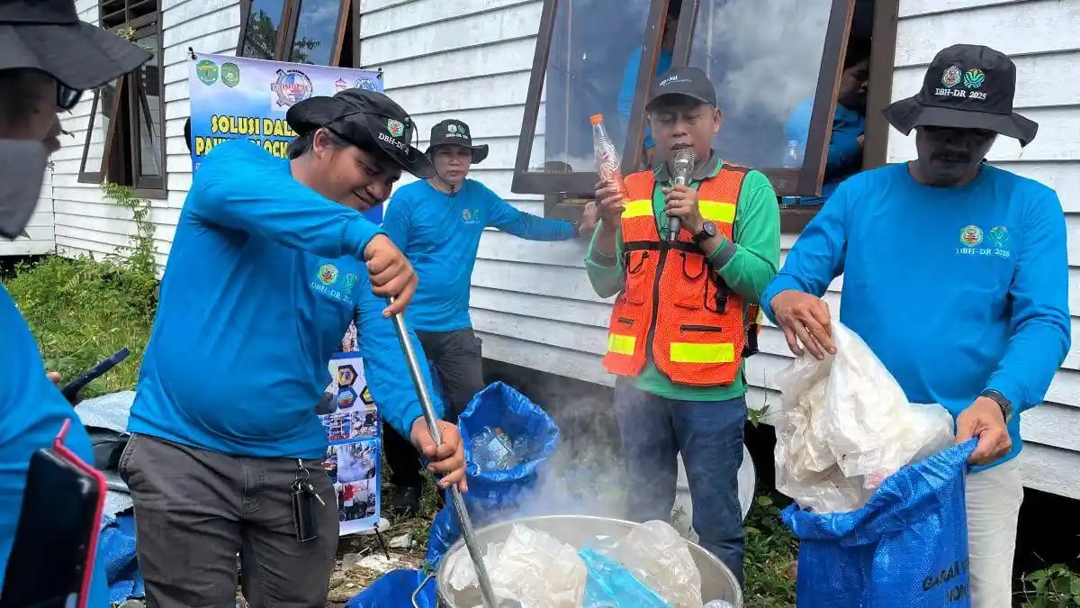  Inovatif, DLH Mahulu Kelola Sampah Plastik Ubah jadi Paving Block 