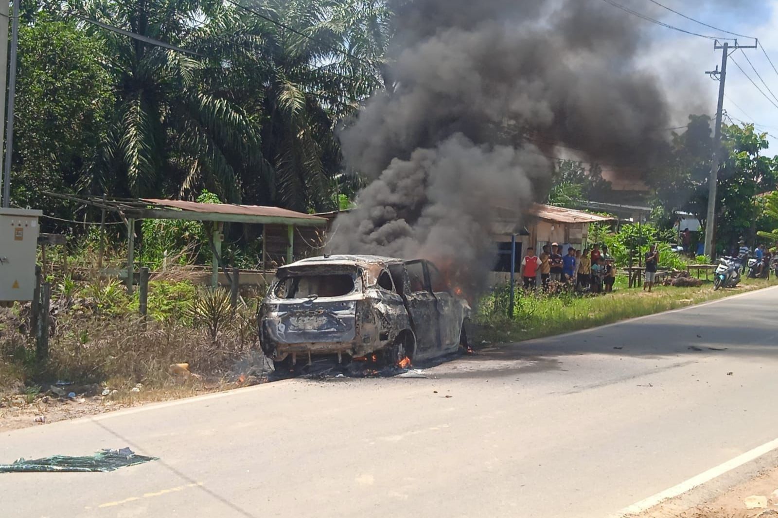 Xenia Terbakar di Bengalon, Polisi Ungkap Dugaan Ledakan dari Dalam Mobil