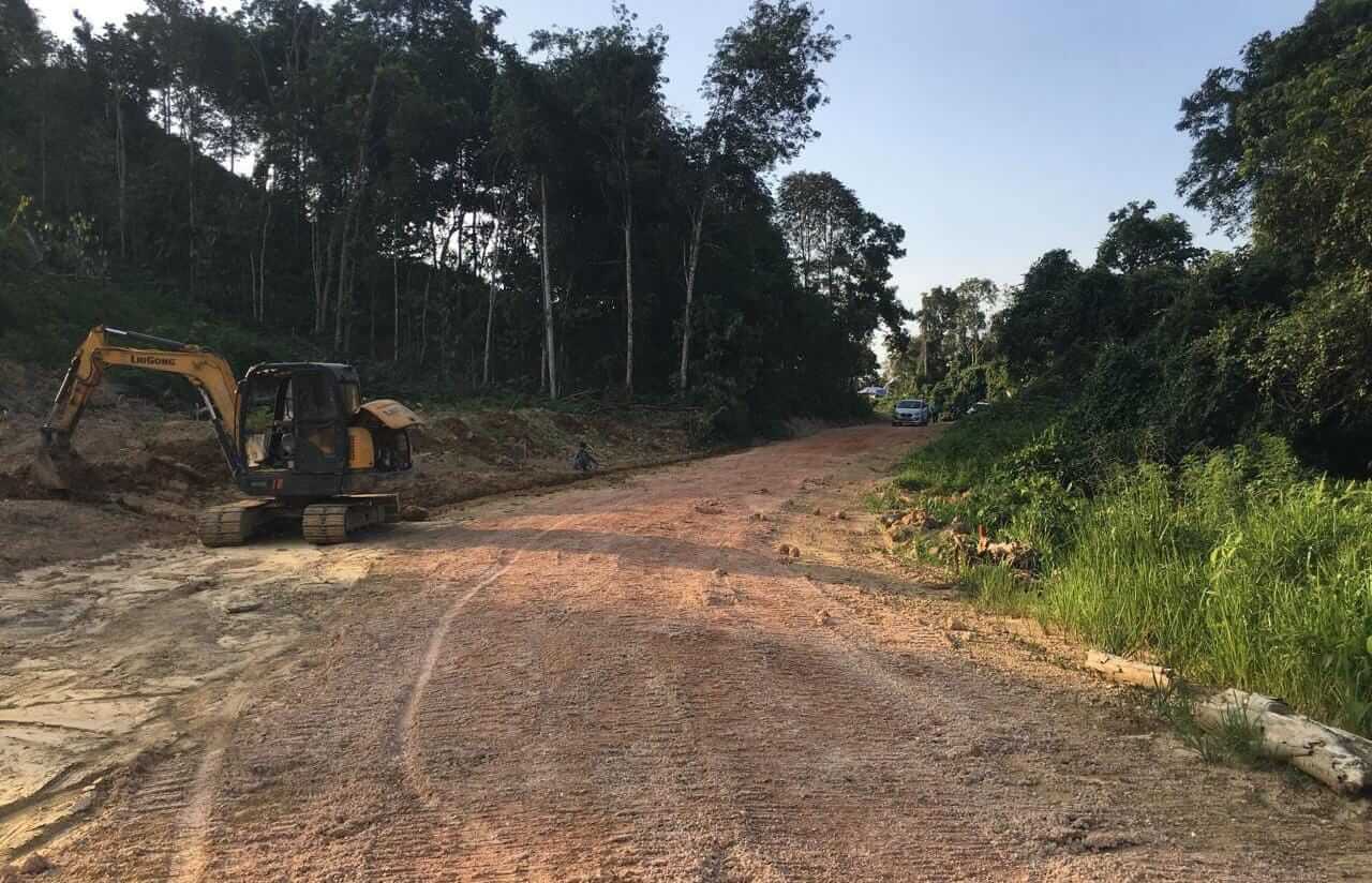 Bantu Buka Akses Warga, PT Berau Coal Bangun Jalan Usaha Tani di Kampung Gurimbang