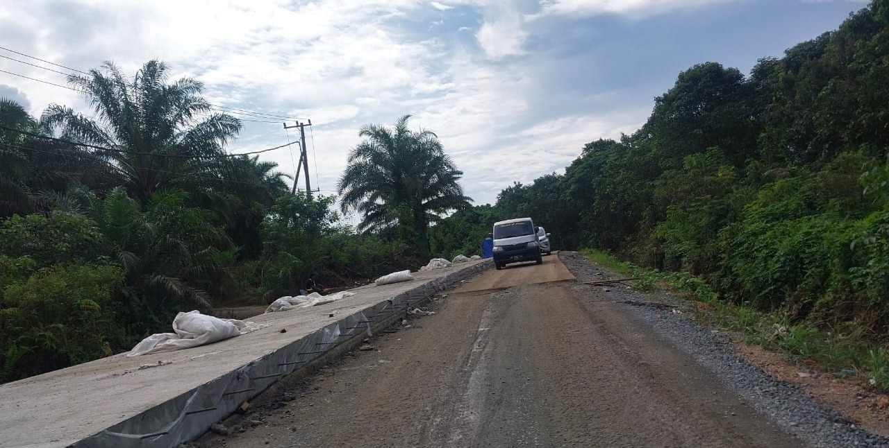 Pemkab Berau Terus Lakukan Perbaikan Infrastruktur Jalan Penghubung Kecamatan