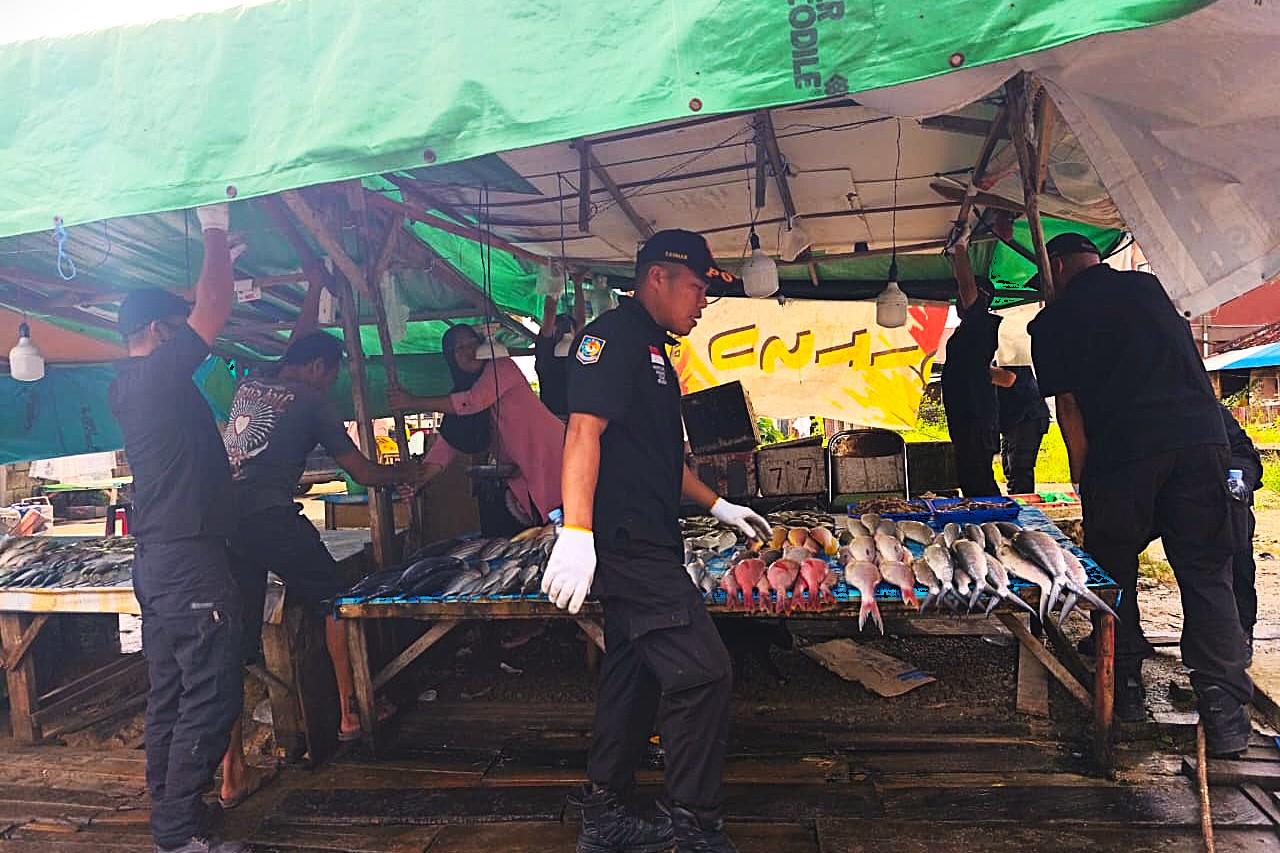 Ditertibkan Petugas, Pedagang Taman Rawa Indah Bontang Ngamuk