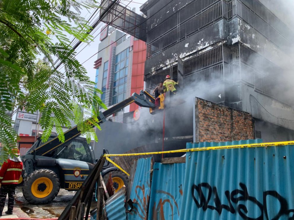 Api Cepat Membesar dalam Kebakaran Ruko Klandasan Ilir Balikpapan karena Popok Bayi