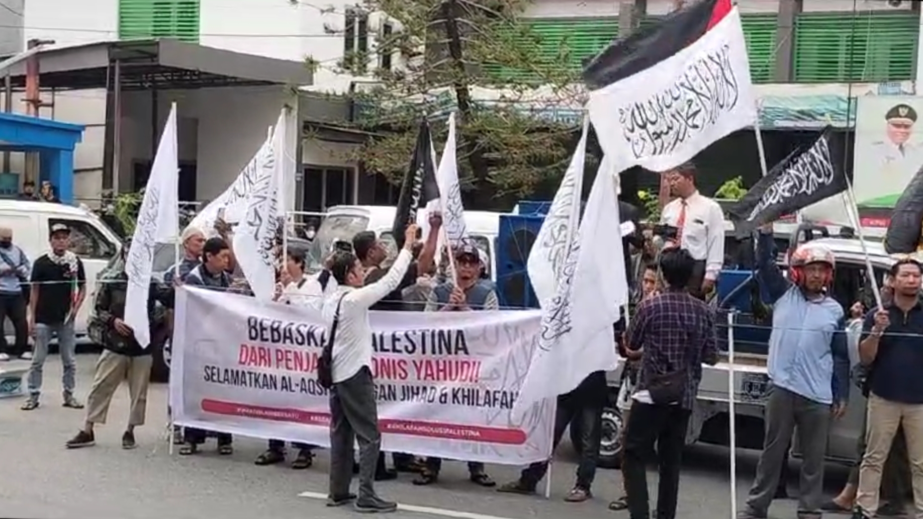 Massa Aksi Bela Palestina Tuntut Pemimpin Negeri Muslim Berani Kirim Bantuan Militer