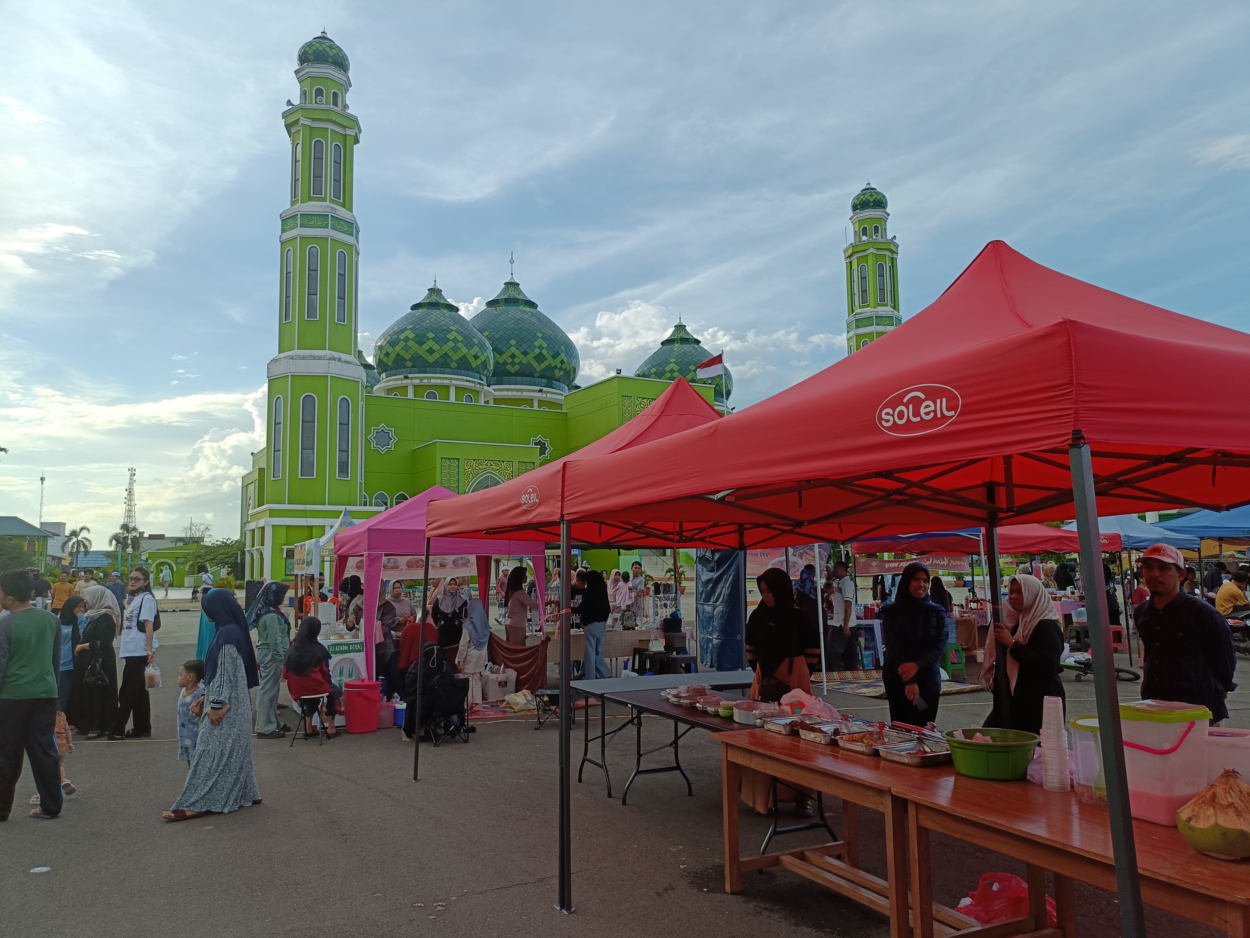 Perdana, Masjid Agung Nurul Falah Jadi Pusat Kuliner Ramadan 