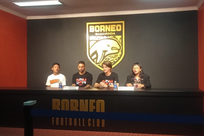 Pieter Huistra Puji Penampilan Pemain Muda Borneo FC