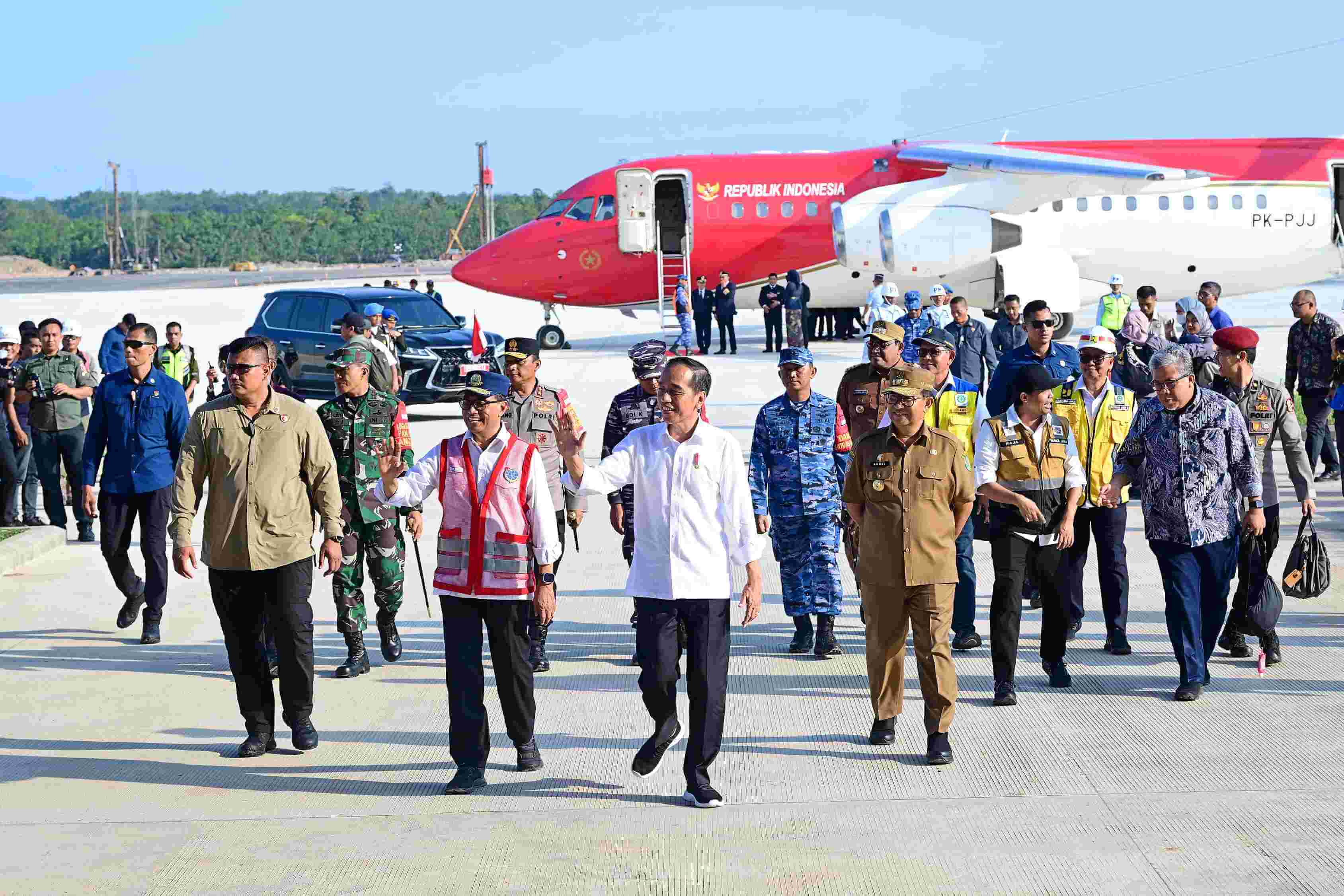 Jokowi Perintahkan Menhub Ubah Status Bandara IKN Jadi Komersial