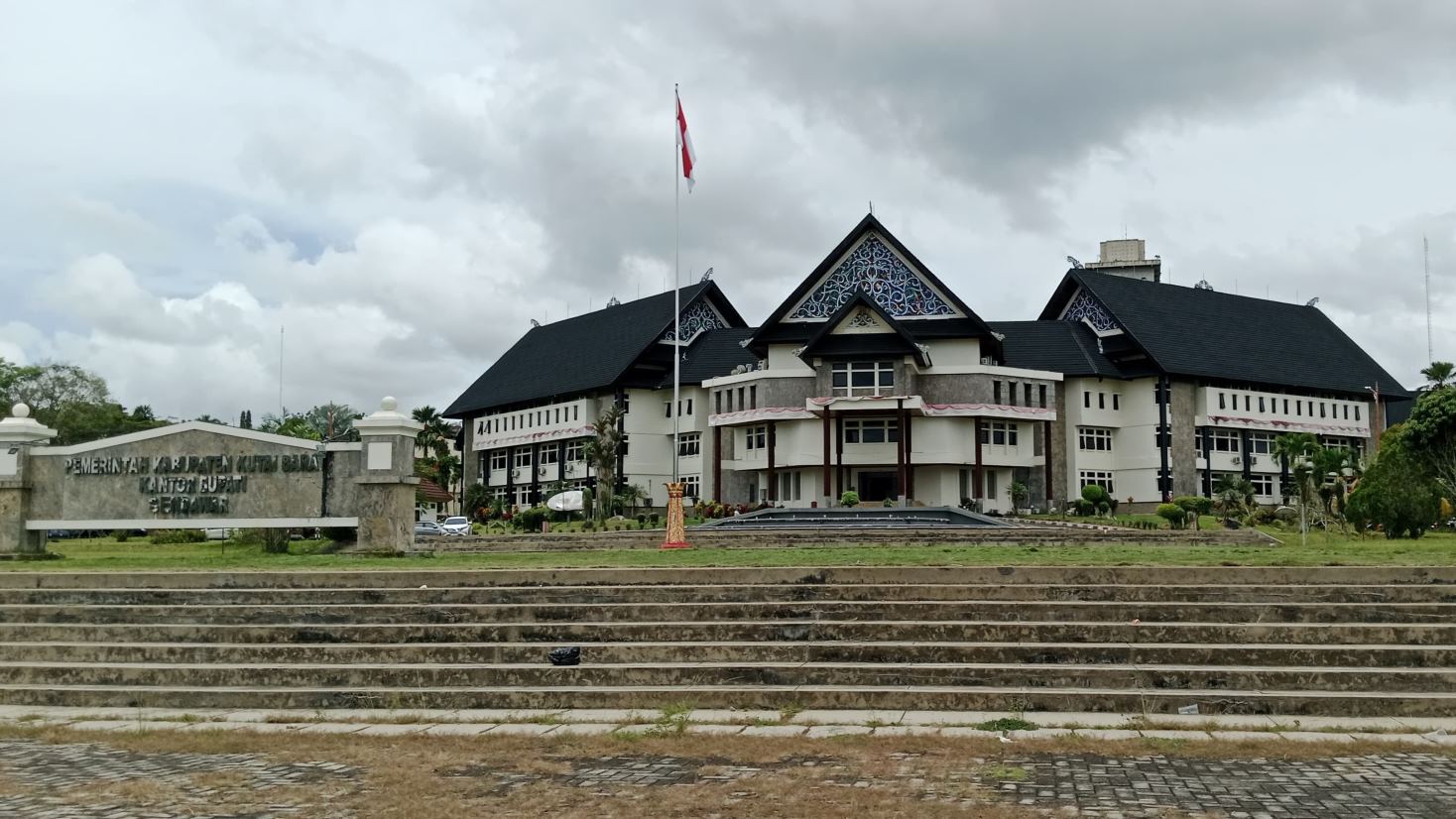 Membedah Proyek Konstruksi dan Konsultansi Kutai Barat 2025: Siapa Dapat Apa dan Berapa Nilainya?