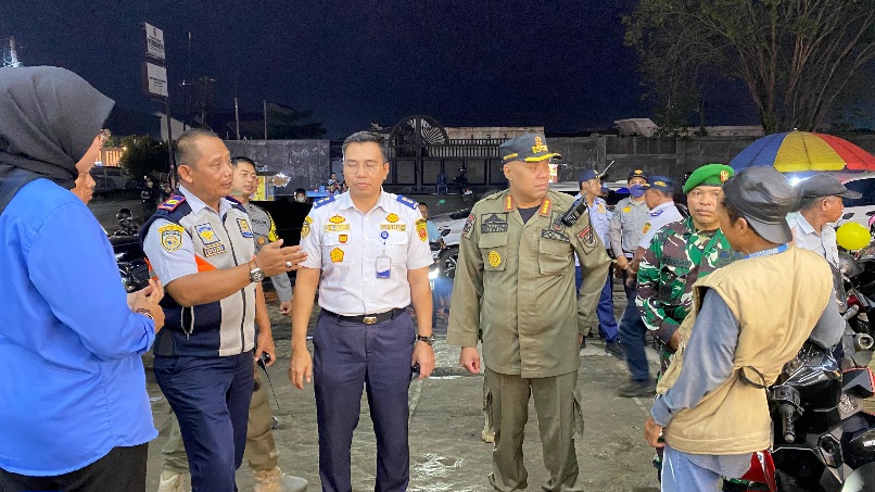 Satpol PP Kaltim dan Dishub Samarinda Tertibkan 13 Jukir Liar di Kawasan Kuliner dan Kafe