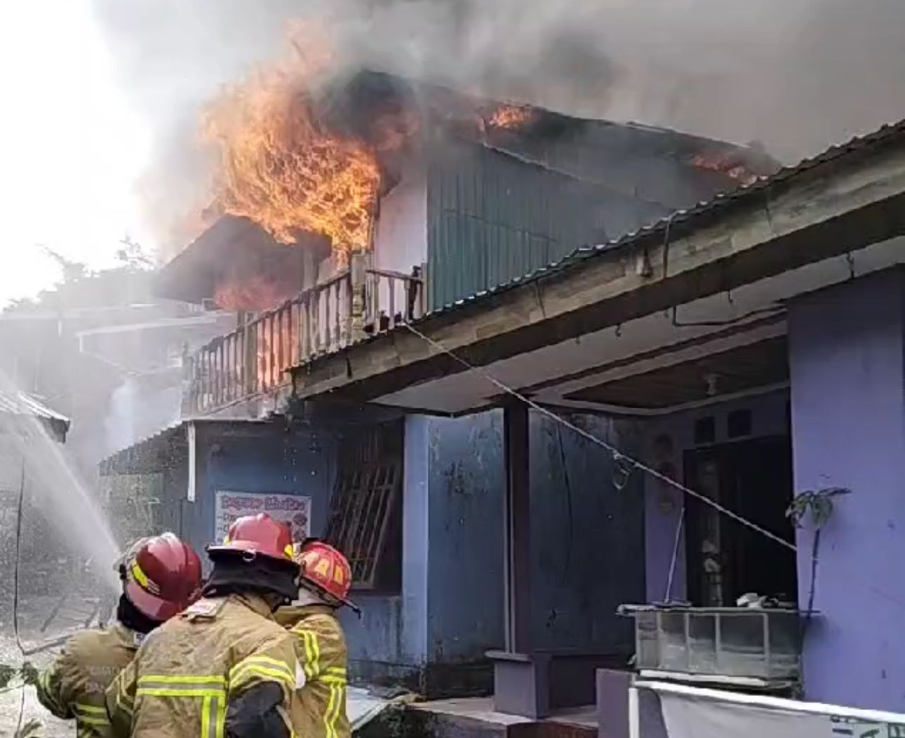 Dua Rumah di Balikpapan Ludes Terbakar, Medan Berbukit Sulitkan Petugas Pemadam